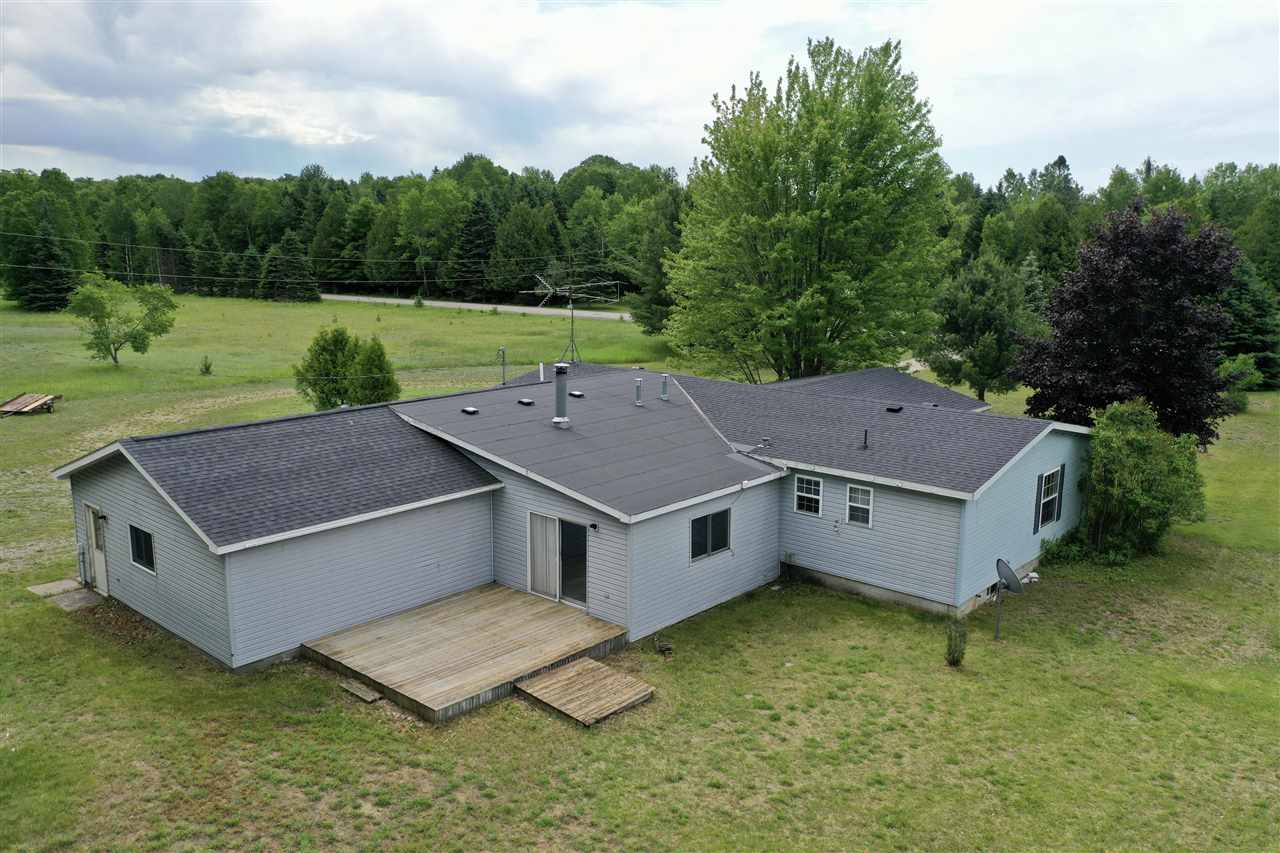 1228 Beckon Road Pellston MI 49769