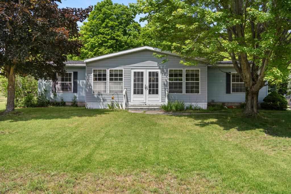 1228 Beckon Road Pellston MI 49769