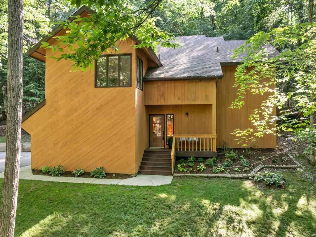 1452 Timber Pass Harbor Springs MI 49740