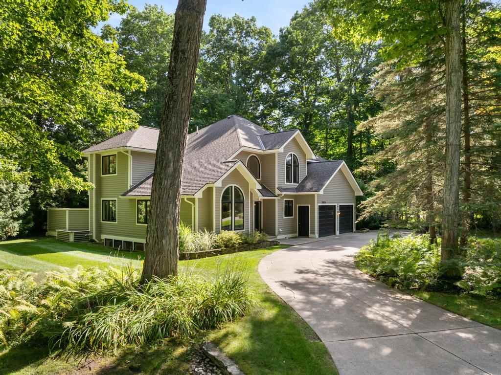 13875 Forest Drive Charlevoix MI 49720
