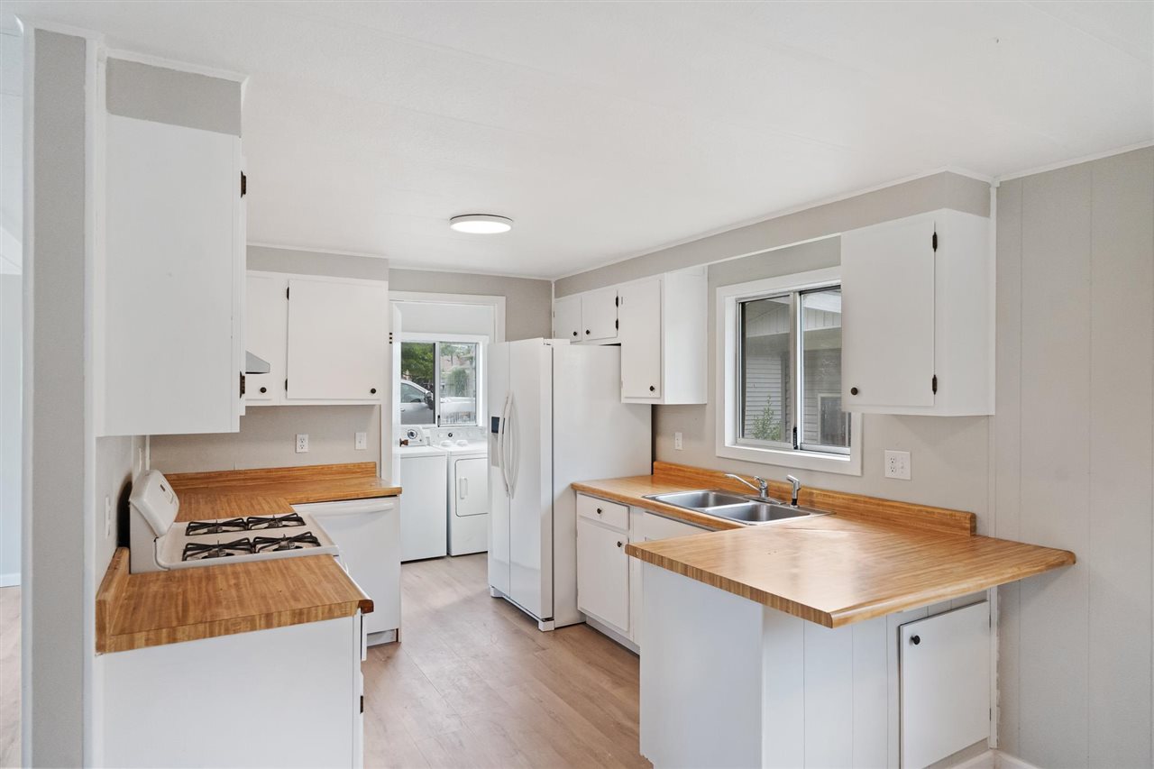 407 N Huron Avenue Mackinaw City MI 49701