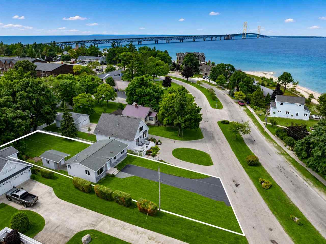 407 N Huron Avenue Mackinaw City MI 49701