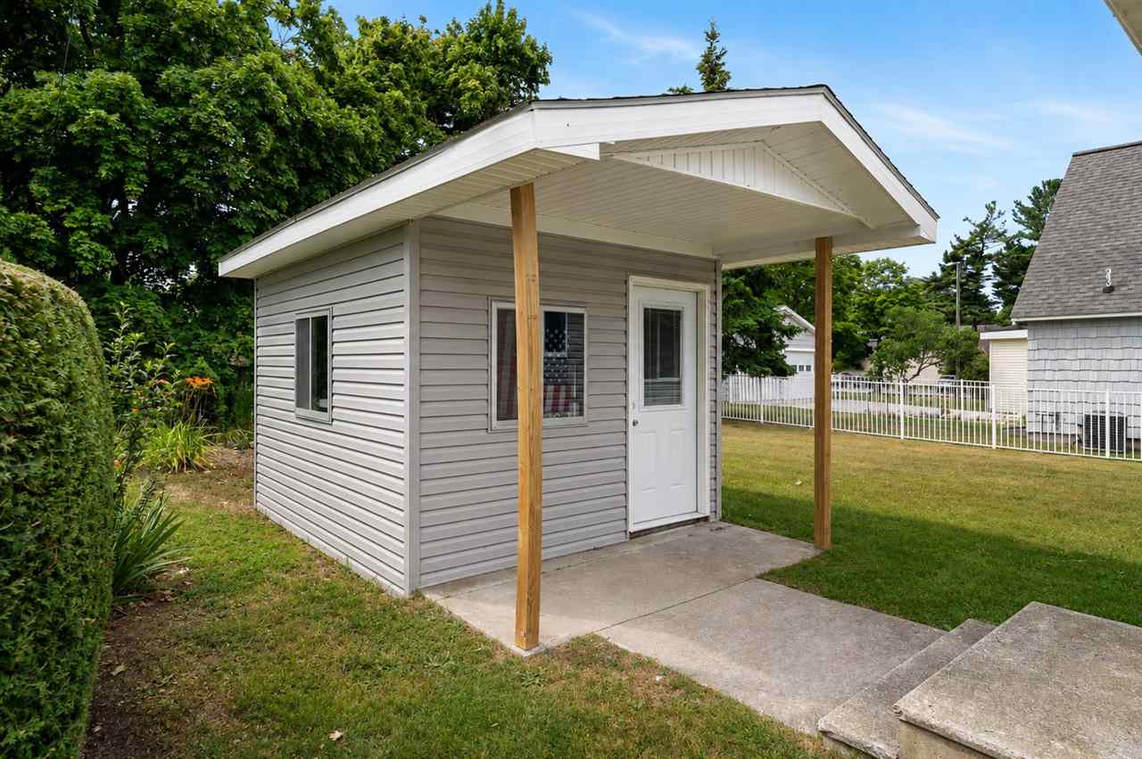 407 N Huron Avenue Mackinaw City MI 49701