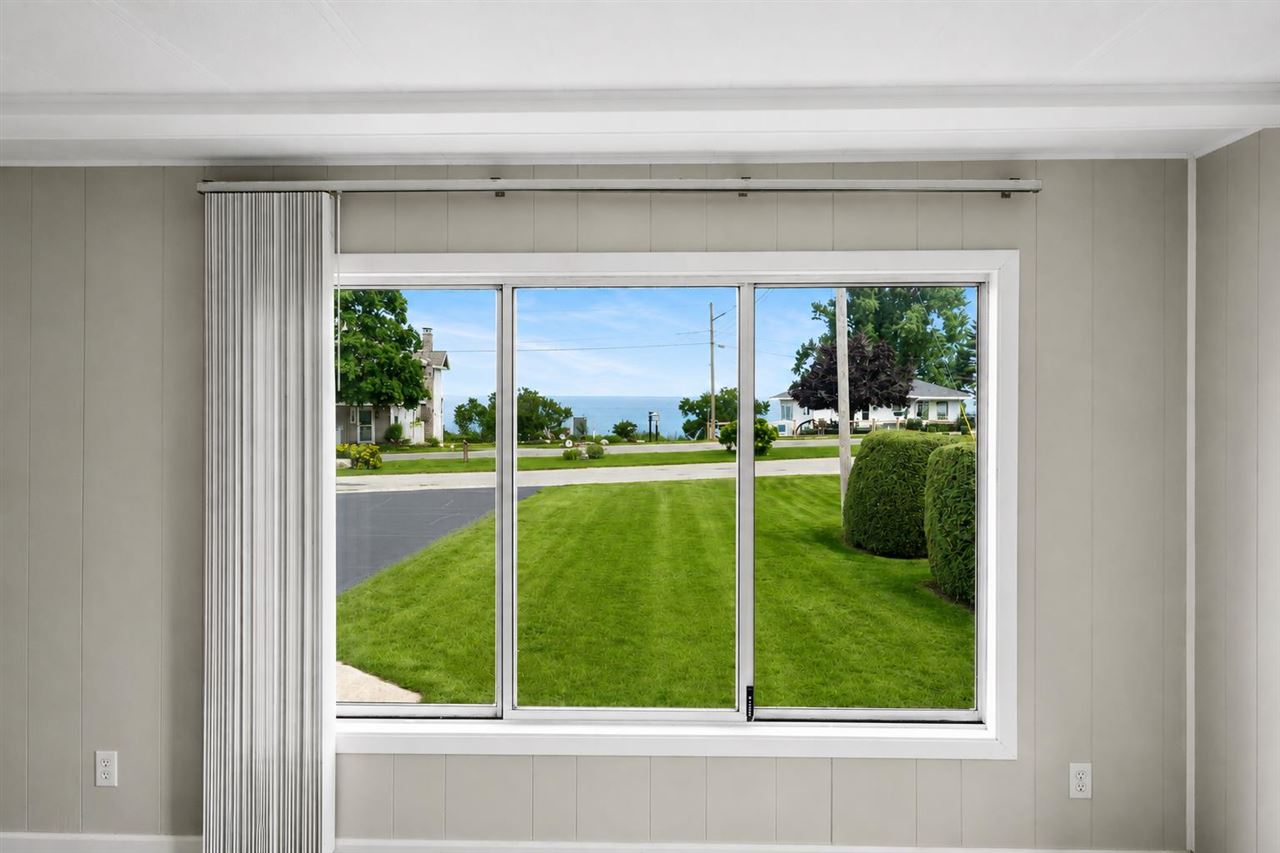 407 N Huron Avenue Mackinaw City MI 49701