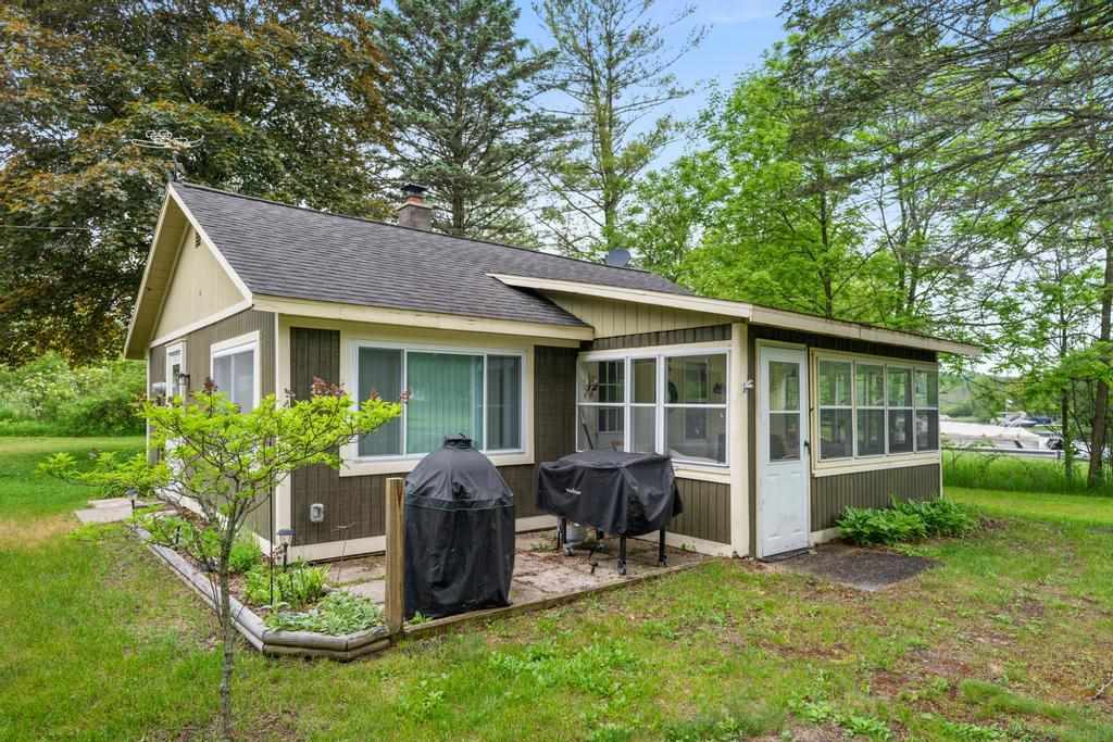 7752 Maple Street Central Lake MI 49622