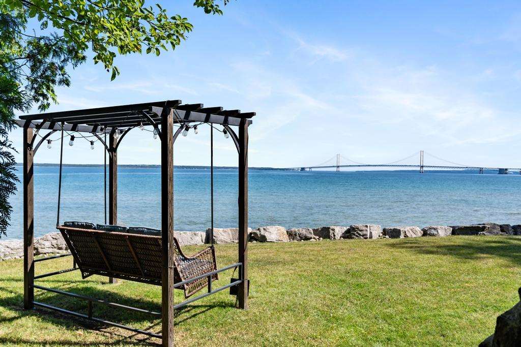 1308 Wenniway Mackinaw City MI 49701