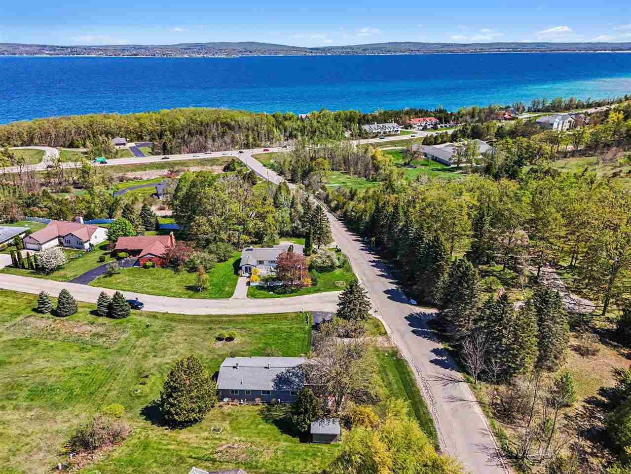 855 Country Lane Petoskey MI 49770