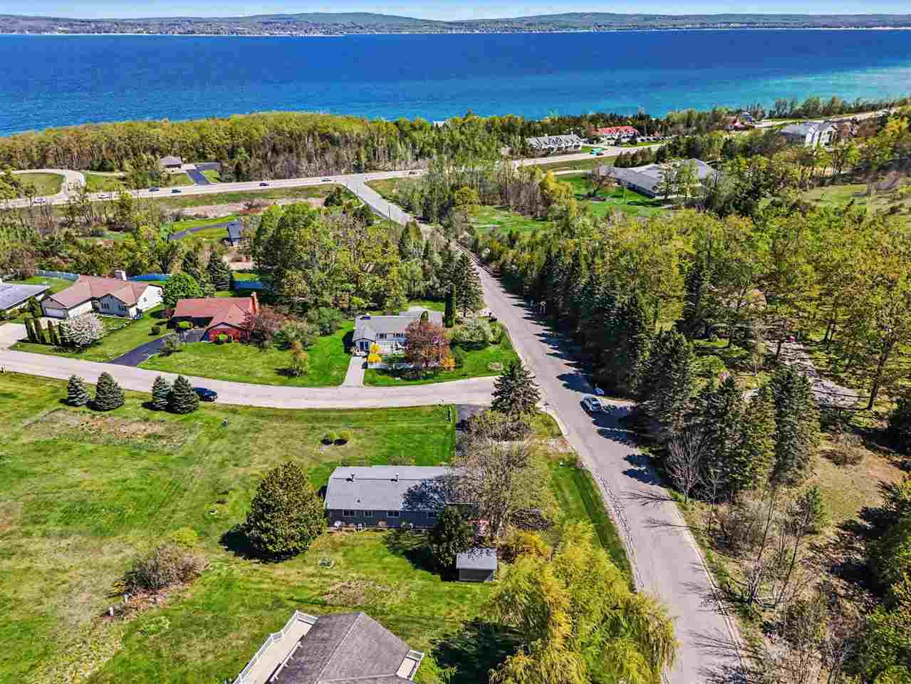 855 Country Lane Petoskey MI 49770