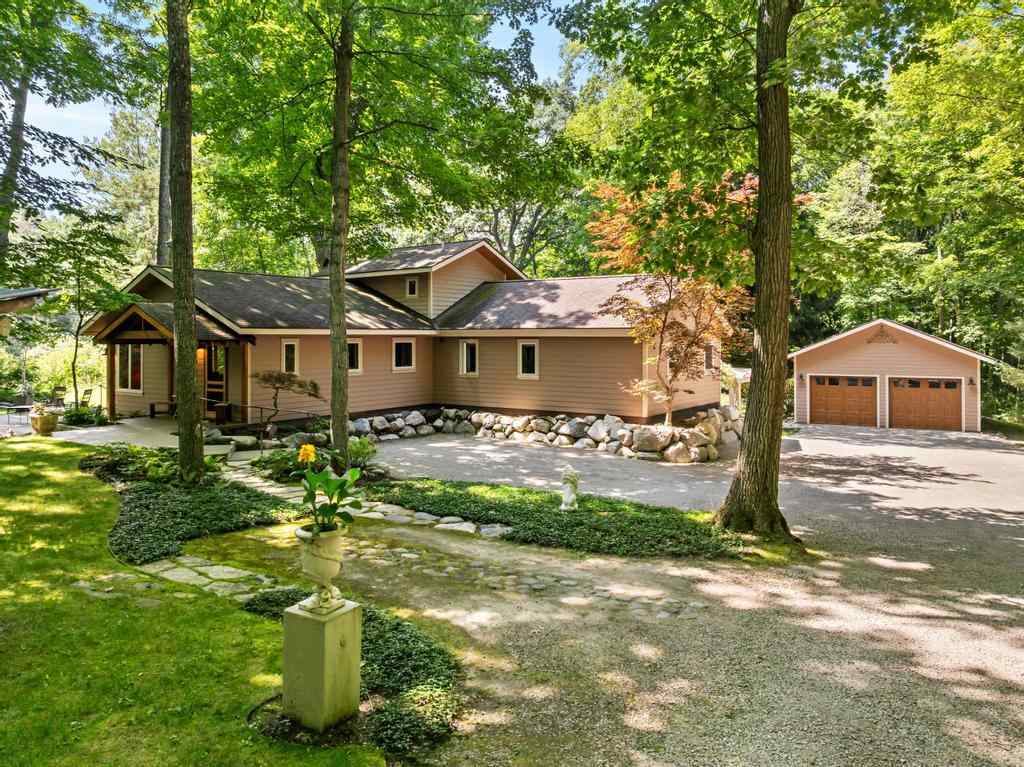1217 N Lake Shore Drive Harbor Springs MI 49740