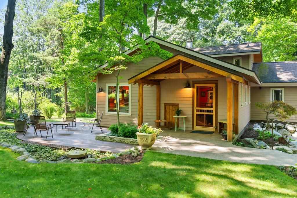 1217 N Lake Shore Drive Harbor Springs MI 49740