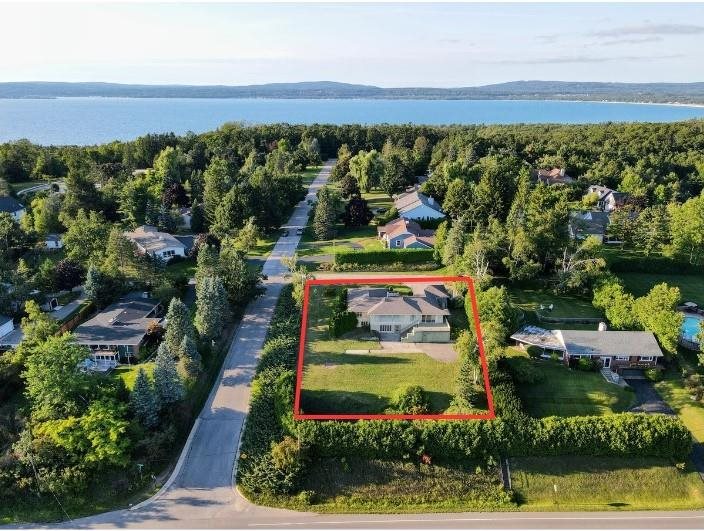 250 Lincoln Place Petoskey MI 49770