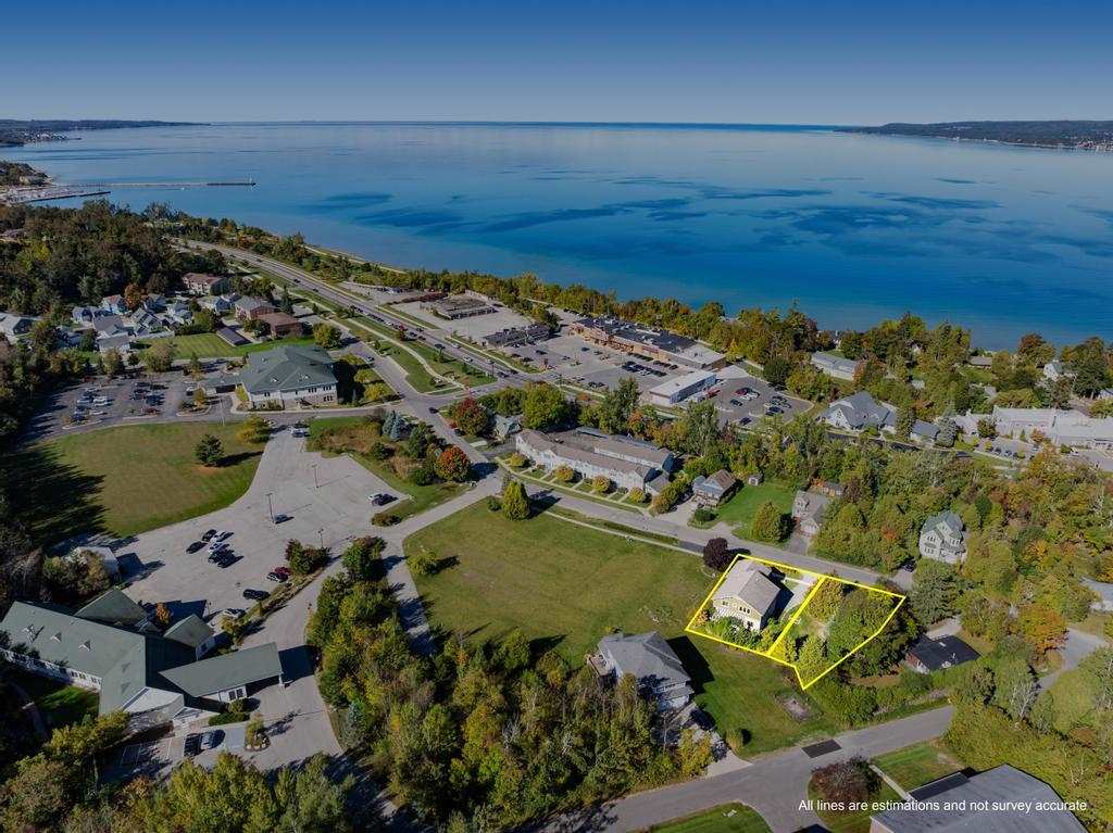 920 & 924 Arlington Avenue Petoskey MI 49770