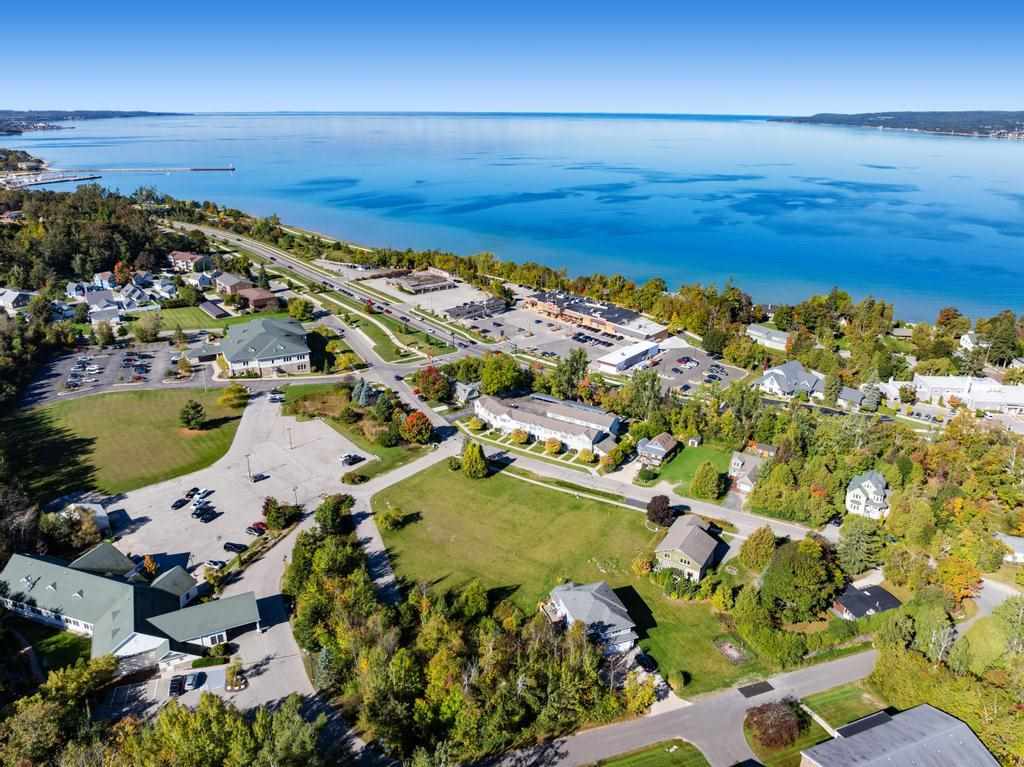 920 & 924 Arlington Avenue Petoskey MI 49770