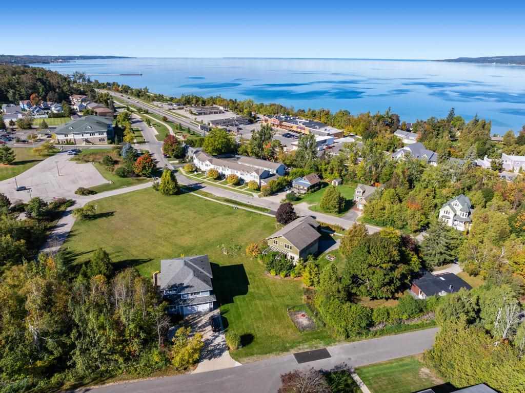 920 & 924 Arlington Avenue Petoskey MI 49770