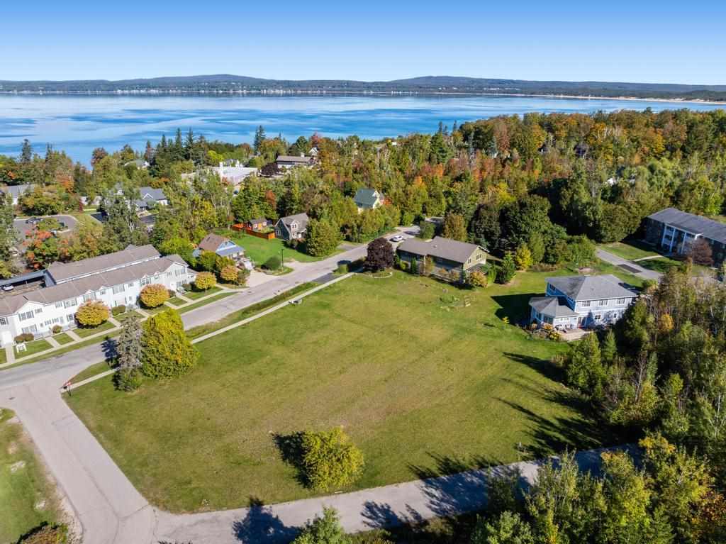 920 & 924 Arlington Avenue Petoskey MI 49770