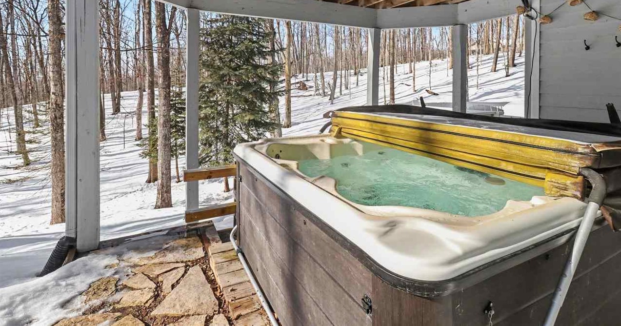 1838 Bluff's Edge Harbor Springs MI 49740