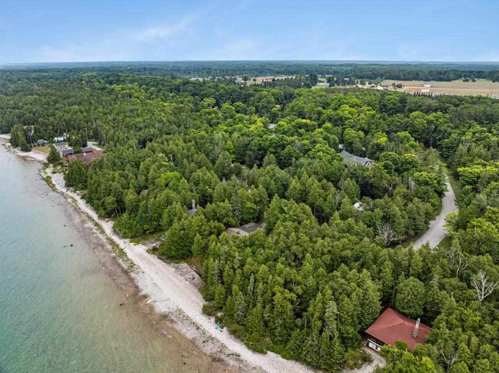 1520 Valley Drive Mackinaw City MI 49701