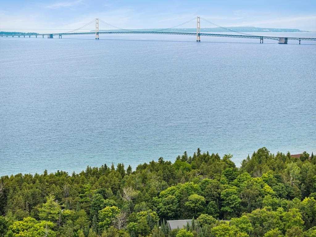 1520 Valley Drive Mackinaw City MI 49701