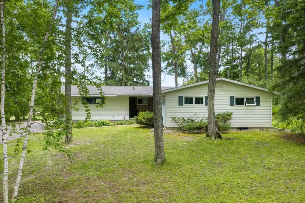 868 Surrey Lane Petoskey MI 49770