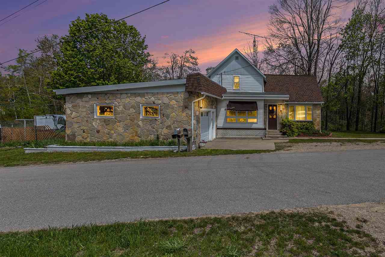 6073 Rocky Beach Avenue Charlevoix MI 49720