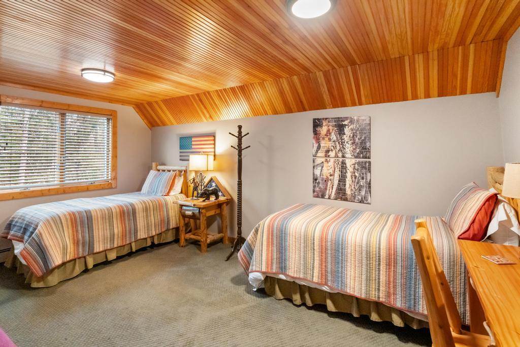 6330 Oakley Avenue Indian River MI 49749