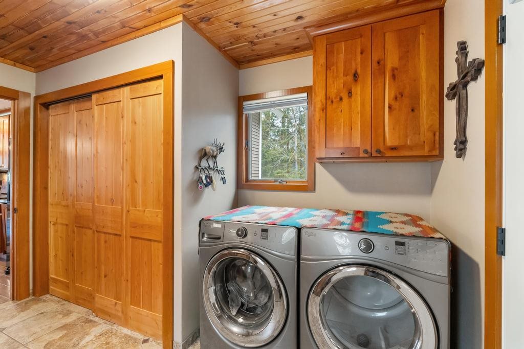 6330 Oakley Avenue Indian River MI 49749