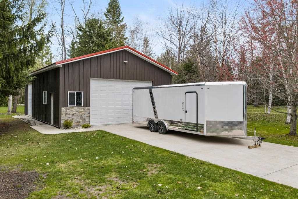 6330 Oakley Avenue Indian River MI 49749