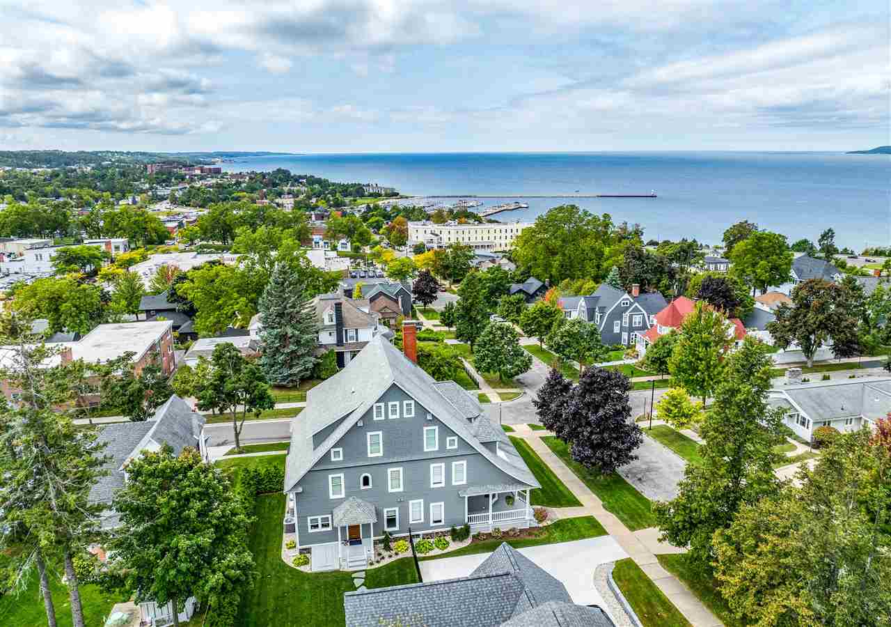 604 Bay Street Petoskey MI 49770