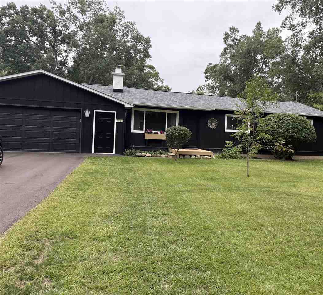 6835 Elmwood Street Indian River MI 49749