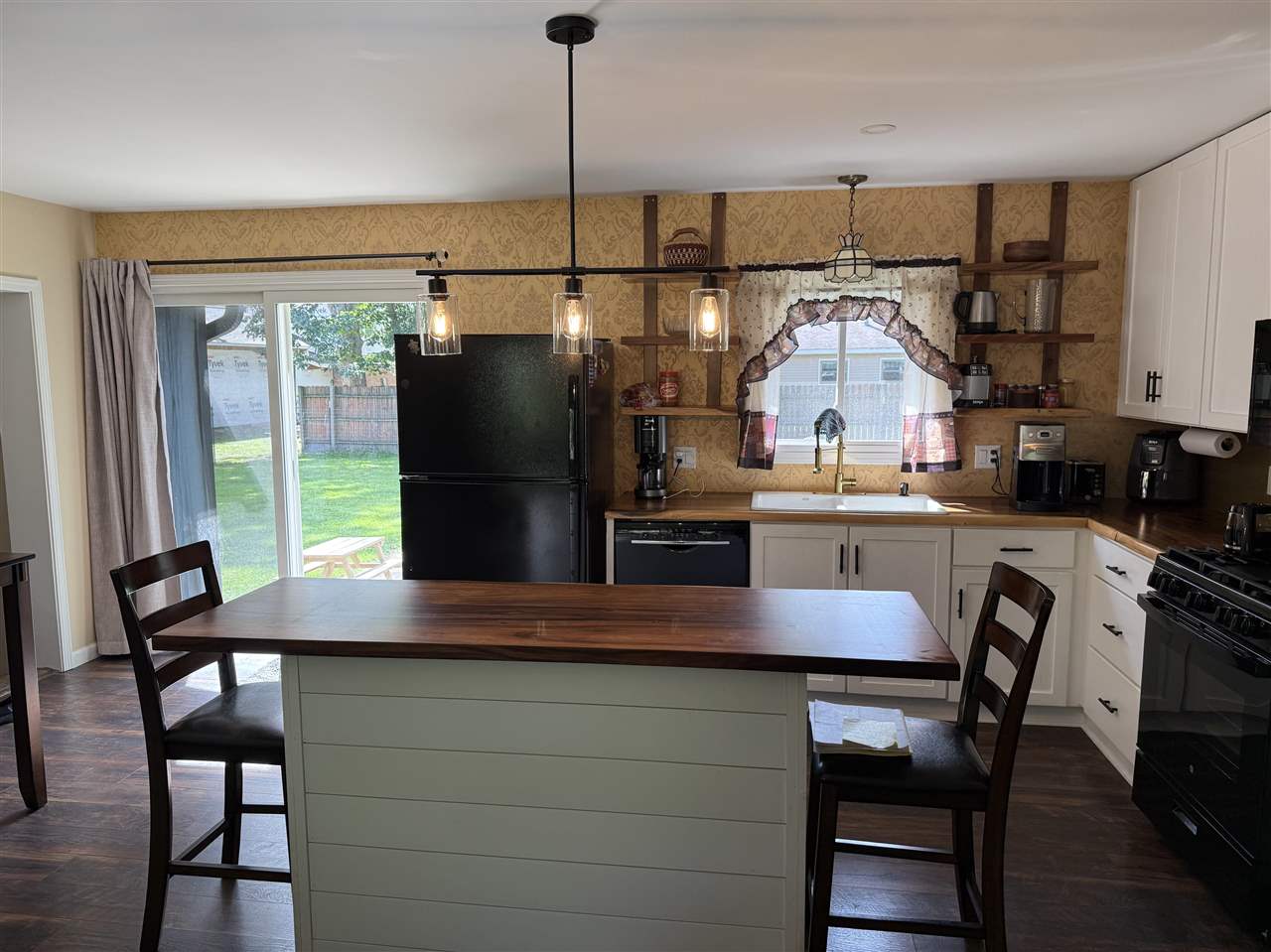 6835 Elmwood Street Indian River MI 49749