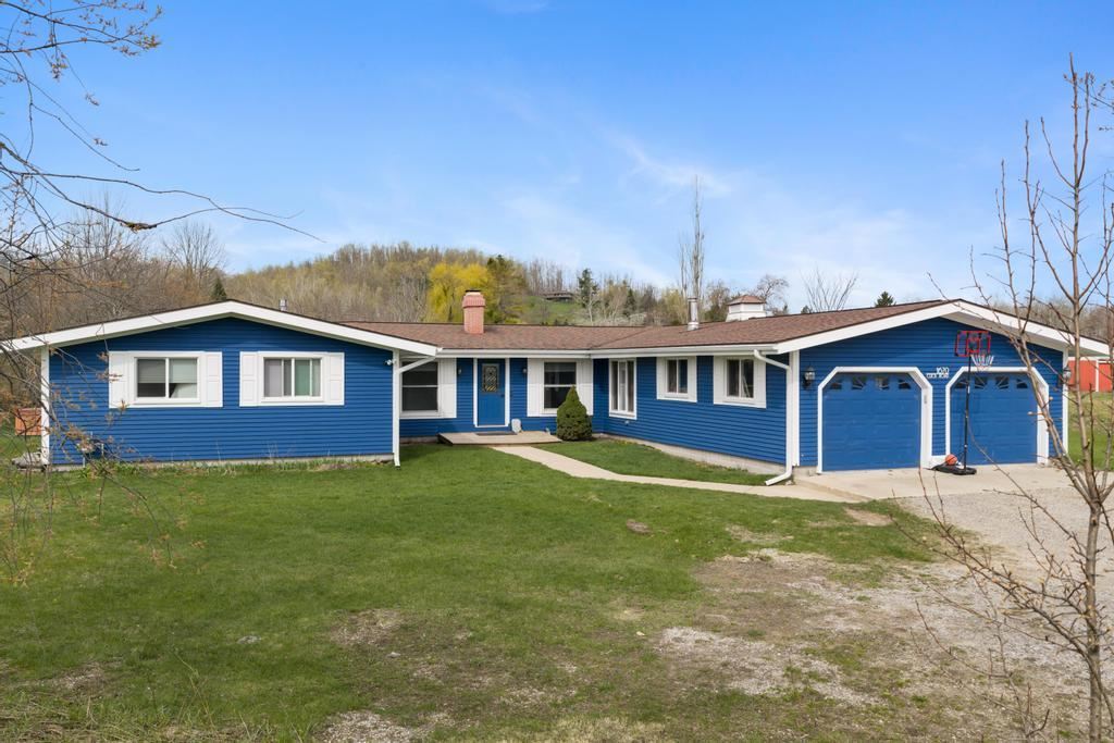 1670 Click Road Petoskey MI 49770