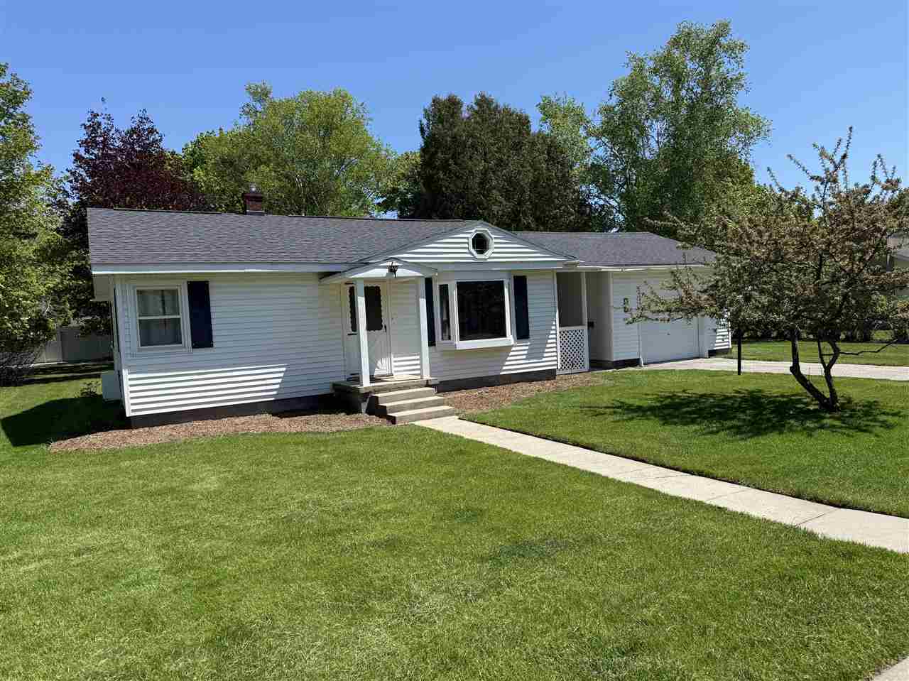 406 Burns Street Charlevoix MI 49720-0000