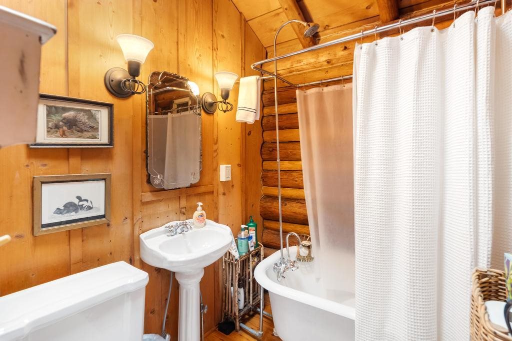 7985 S Lake Shore Drive Harbor Springs MI 49740