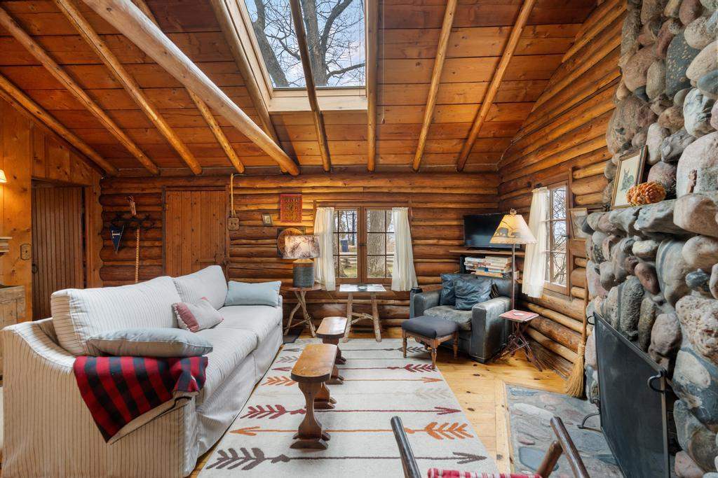7985 S Lake Shore Drive Harbor Springs MI 49740