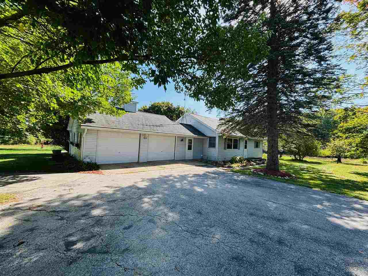 2528 Muckle Road Central Lake MI 49622