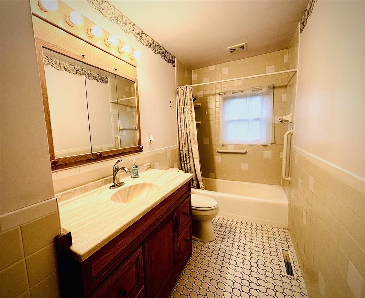 2528 Muckle Road Central Lake MI 49622