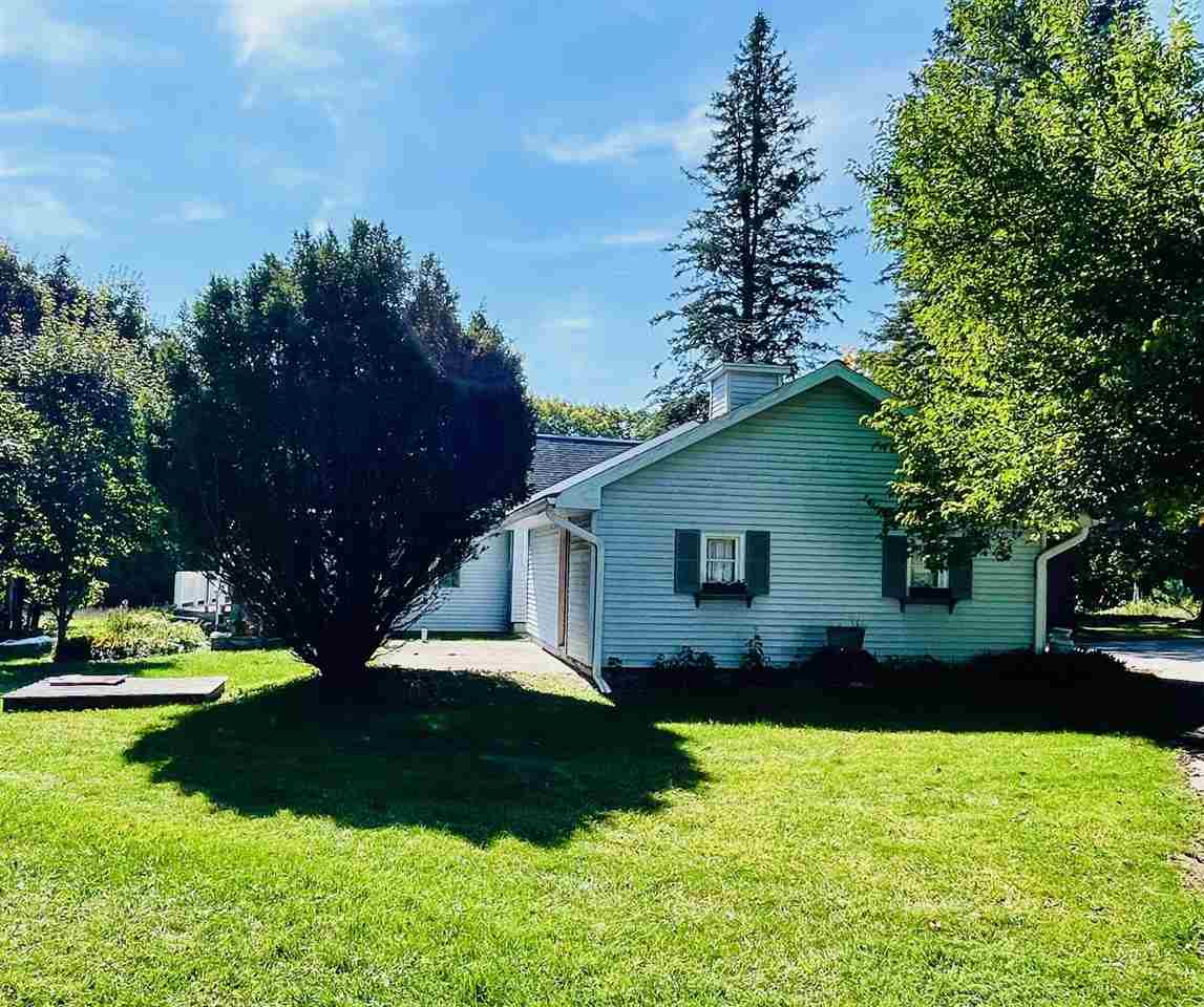 2528 Muckle Road Central Lake MI 49622