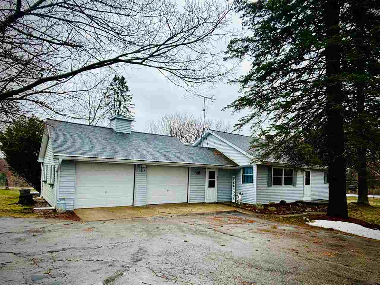 2528 Muckle Road Central Lake MI 49622
