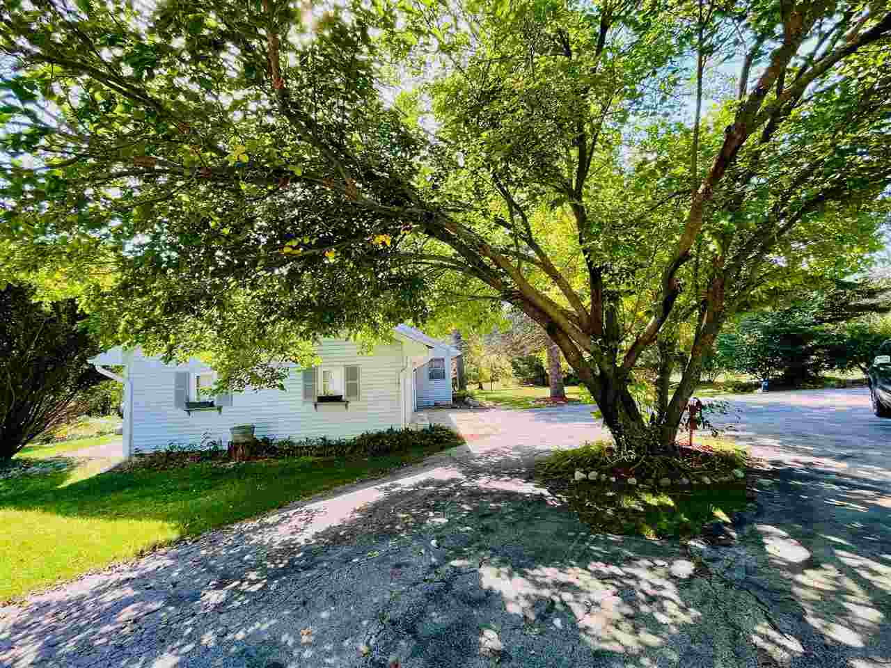 2528 Muckle Road Central Lake MI 49622
