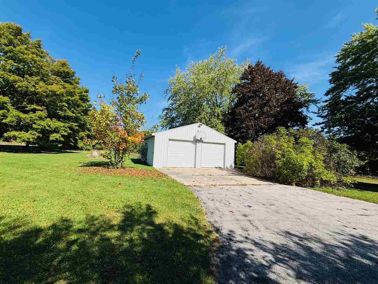 2528 Muckle Road Central Lake MI 49622