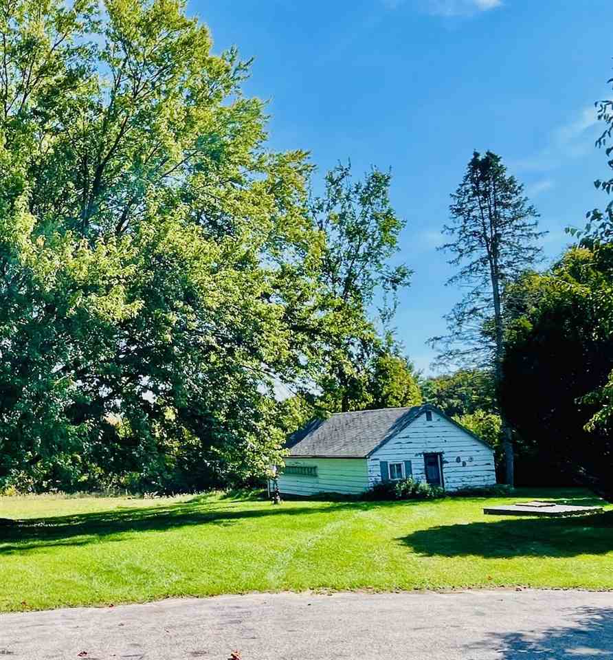 2528 Muckle Road Central Lake MI 49622