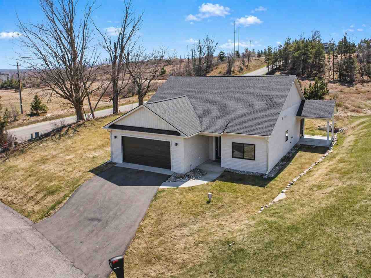 705 Maple Creek Petoskey MI 49770