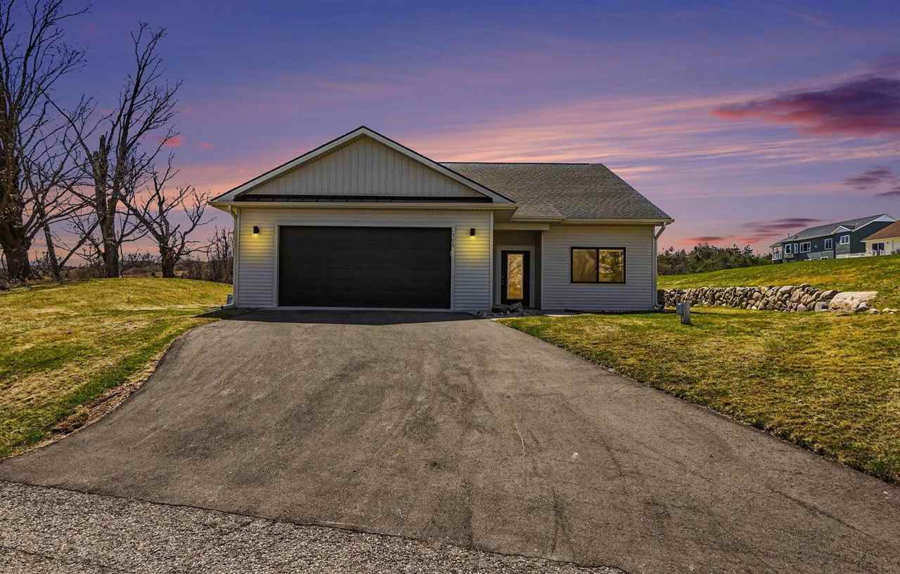 705 Maple Creek Petoskey MI 49770