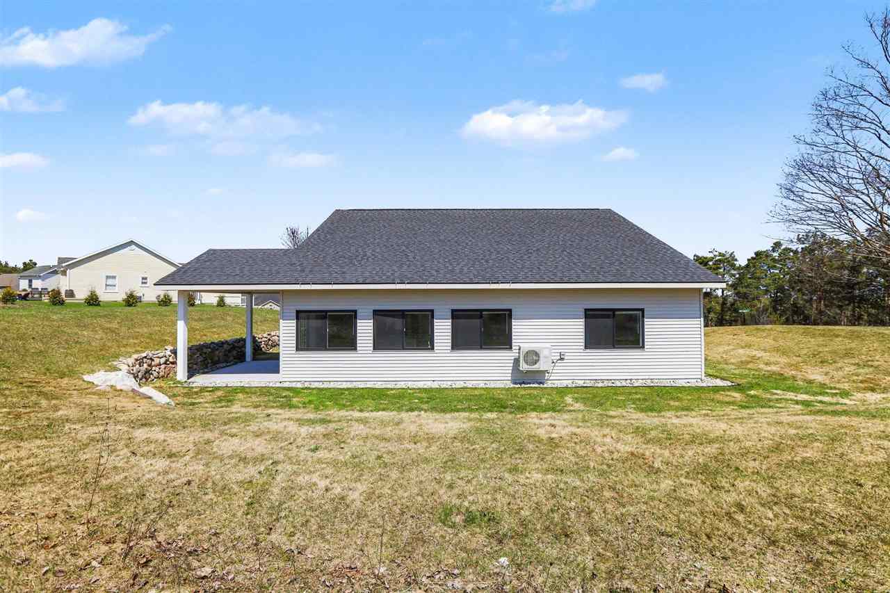 705 Maple Creek Petoskey MI 49770