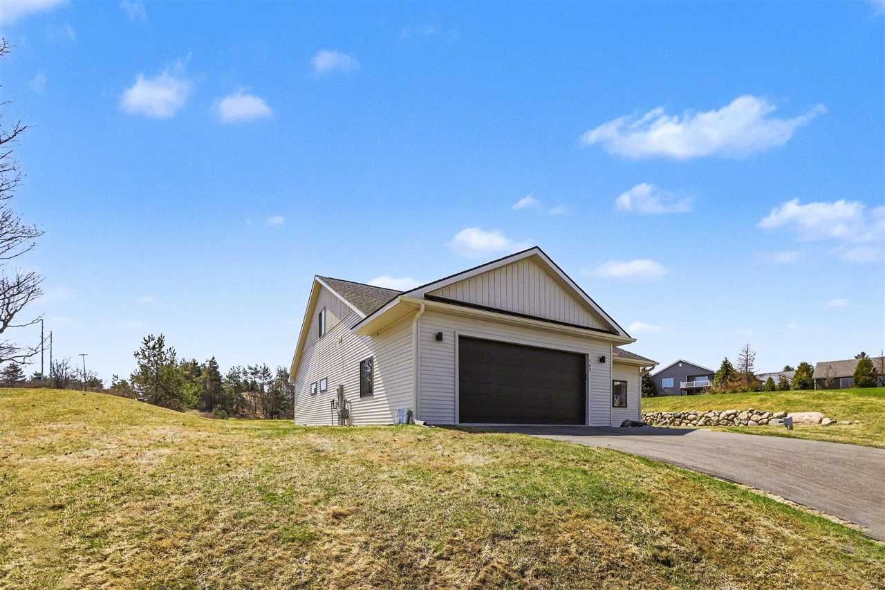 705 Maple Creek Petoskey MI 49770