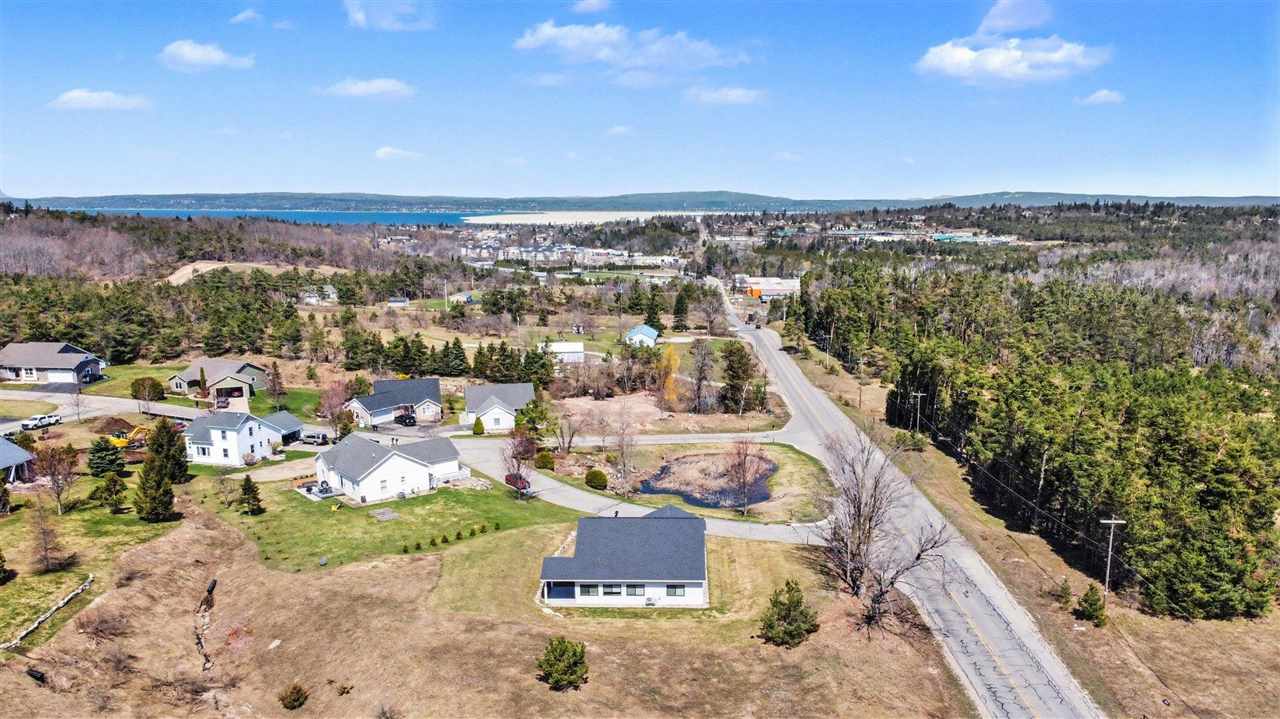 705 Maple Creek Petoskey MI 49770