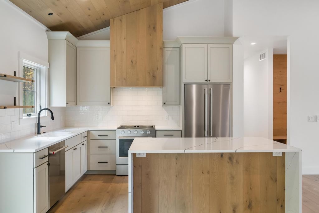 588 Harbor View Lane Petoskey MI 49770