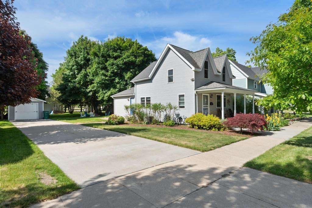 112 W Lincoln Street Charlevoix MI 49670