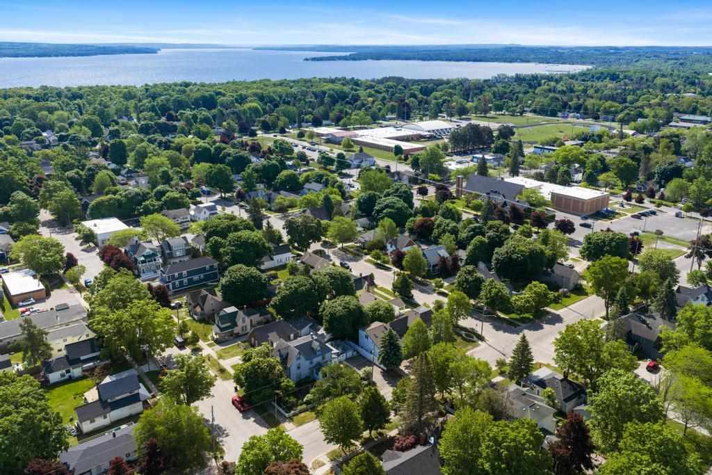 112 W Lincoln Street Charlevoix MI 49670