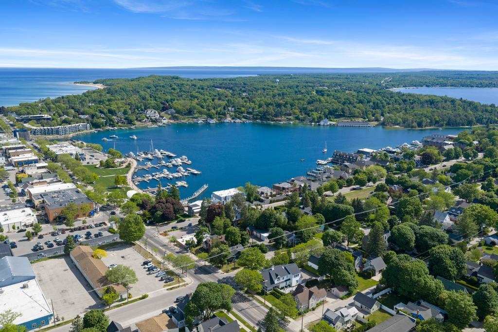 112 W Lincoln Street Charlevoix MI 49670